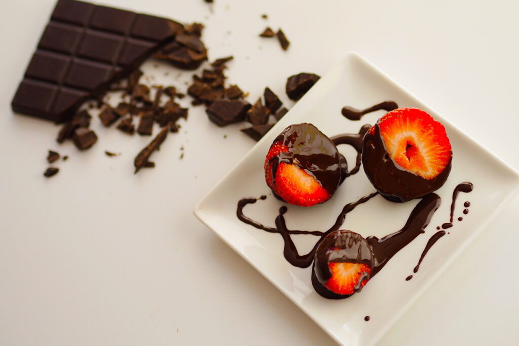 Chocoladefondue-met-aardbeien-Valentijnsdag-NoraFrench-SchaafsmaKliniek